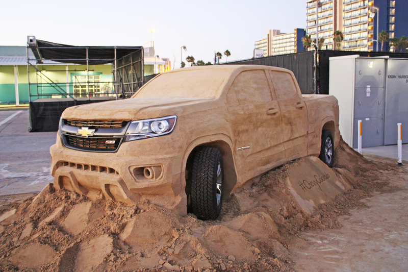 Illustration for article titled Watch These Guys Make A Perfect, Life-Sized Chevy Colorado Out Of Sand